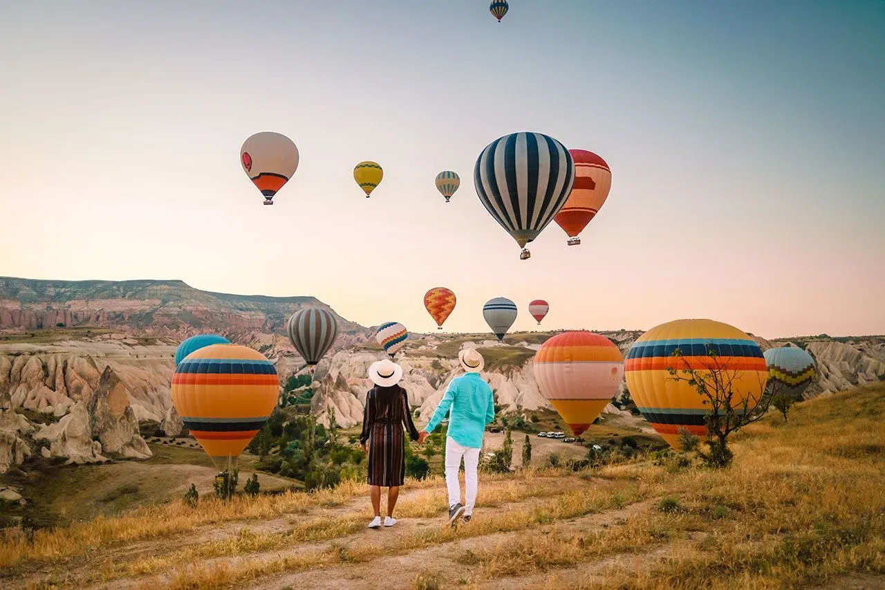 watching hot air balloons